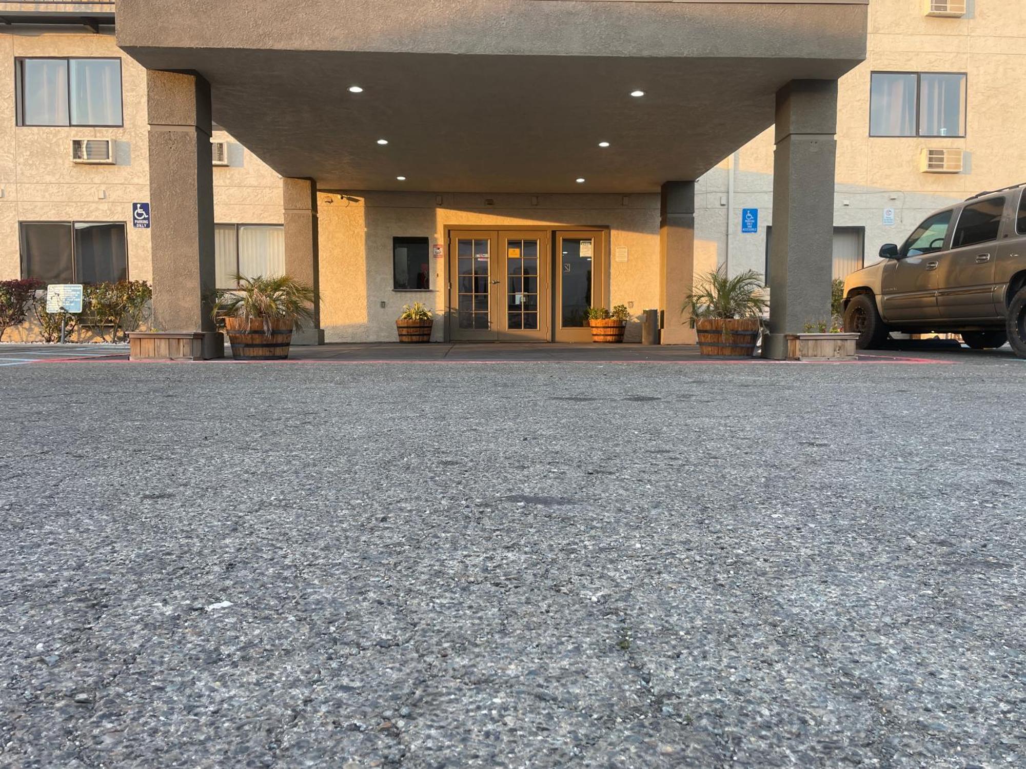 יובה סיטי Sutter Inn מראה חיצוני תמונה